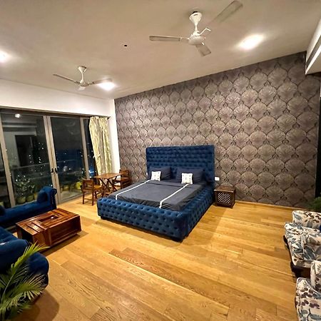 Luxury Master Bedroom With Bathtub N Private Entry Gurgaon Eksteriør bilde