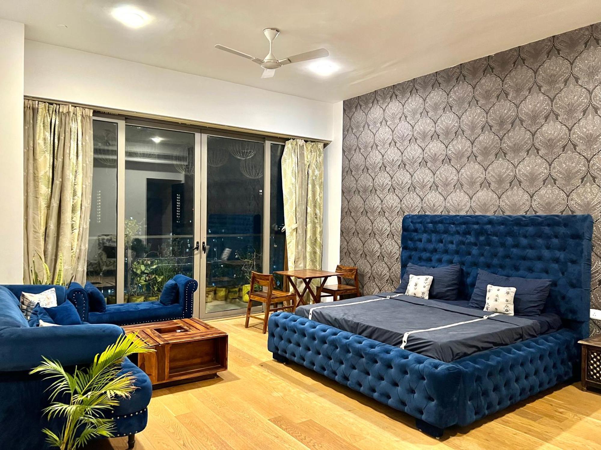 Luxury Master Bedroom With Bathtub N Private Entry Gurgaon Eksteriør bilde